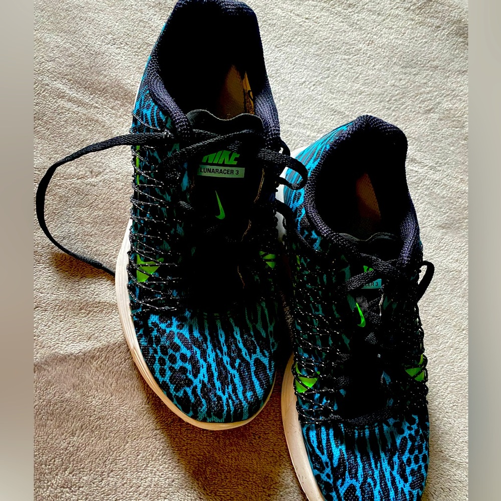 Blue animal print. SUPER CUTE. Size 6.5. Great condition/only worn a few times